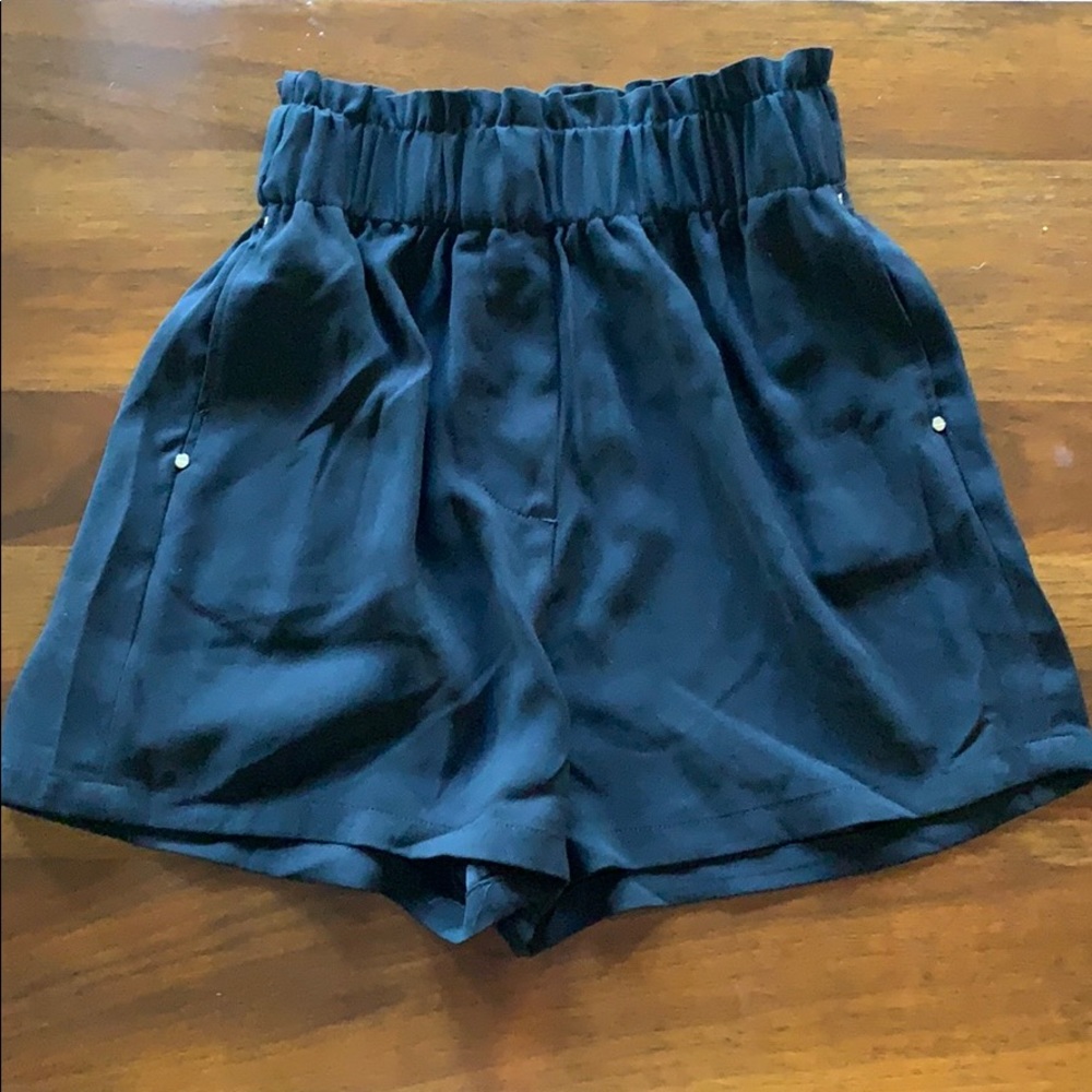 H&M High waisted loose black shorts